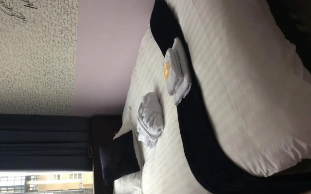 Hotel Room11