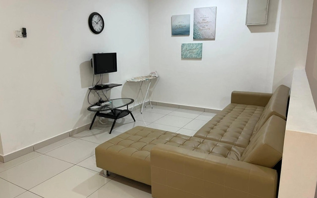 4 bedrooms (private bathroom) Perdana Hill Villa