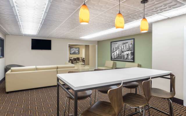 Super 8 by Wyndham Asheville Airport