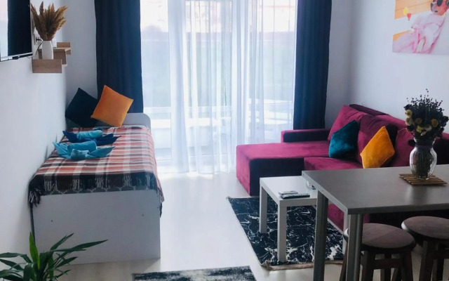 Sмарт студія з невеличкою терасою !