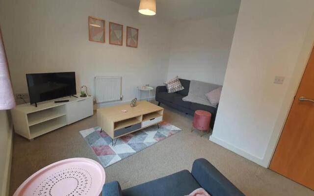 Rest&Recharge @ Robert Hall House by MediaCity (3-Bedroom, 2.5 Bathrooms, Free Parking)