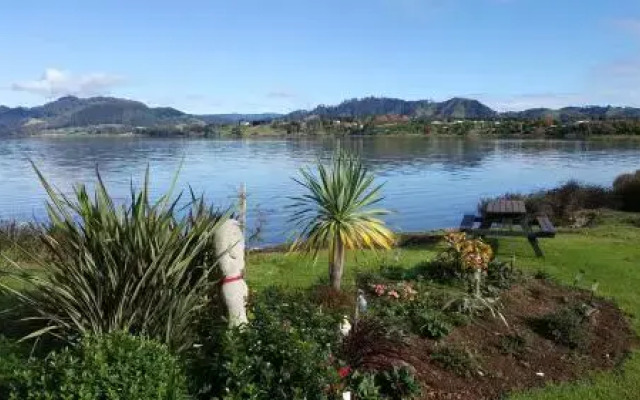 Athenree Waterside Accommodation