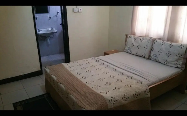 Room-single Room - Ground Floor in Accra