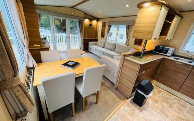 Luxury 2 Bedroom Caravan LG13, Shanklin, Isle of Wight