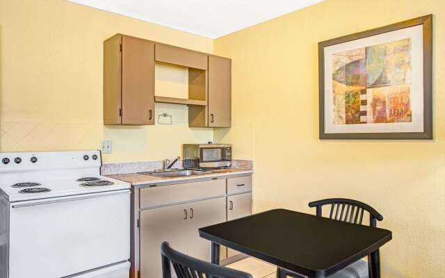 Days Inn by Wyndham St. Petersburg Central