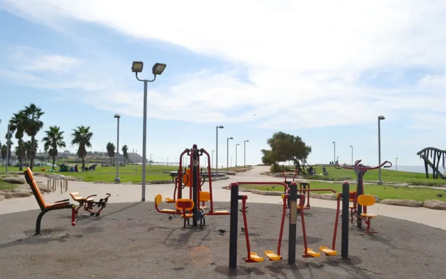 Bedroom Apartment with Balcony and City Views