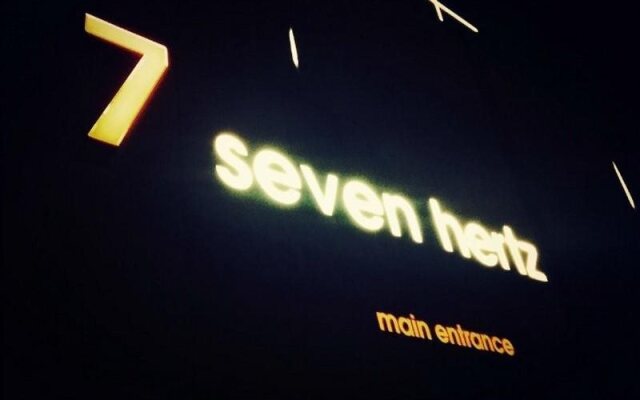 Hotel 7 seven Hertz