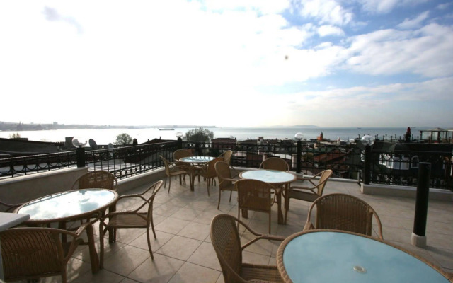 Grand Peninsula Hotel