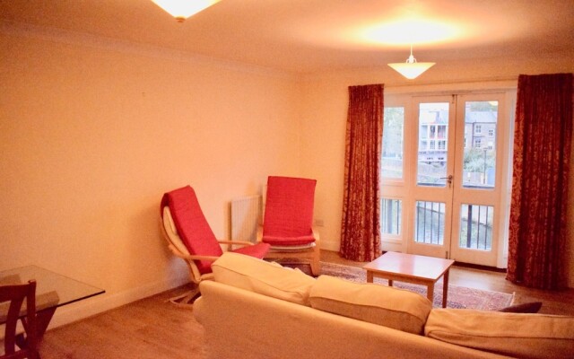 Spacious 2 Bedroom Flat in Bethnal Green