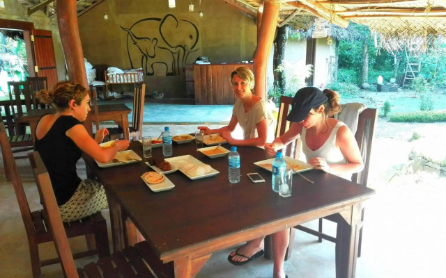 Kandy Cabana Eco Resort