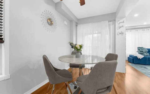 Chic 2BR House Newly Renovated Central Spot