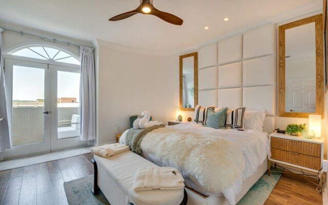 Luxury Atlanta Rental w/ Balcony: Near Buckhead!