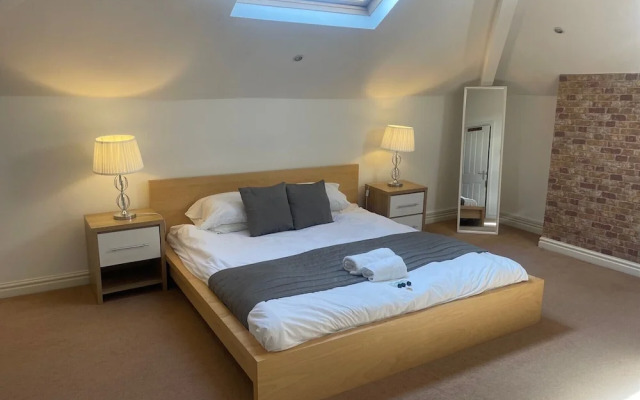 Beach House - Penthouse 3 Bed Apartment