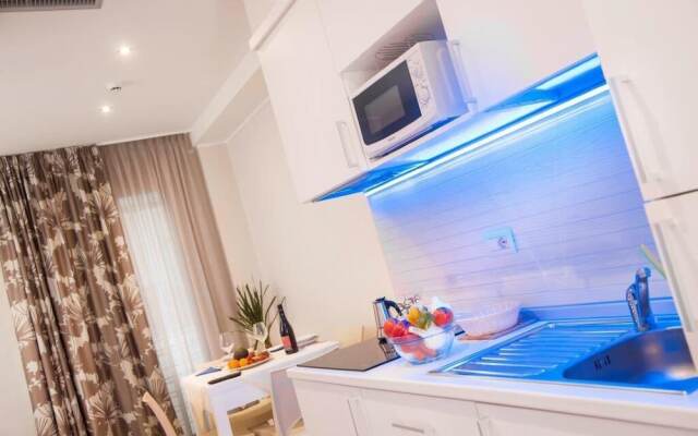 White Suite  Apartments