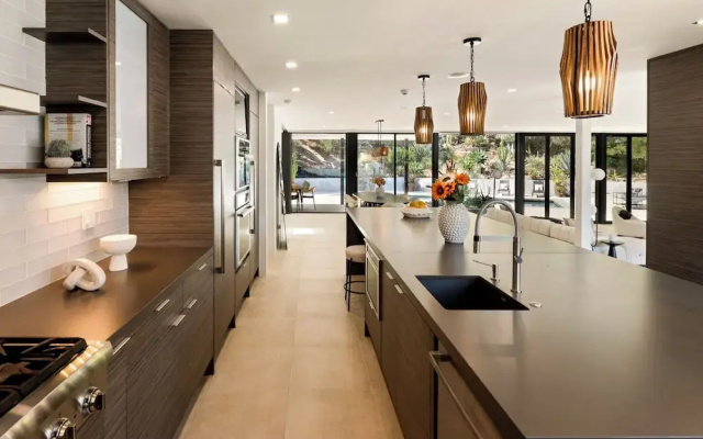 Valea Estate - Secluded Beverly Hills Retreat 1-acre Oasis