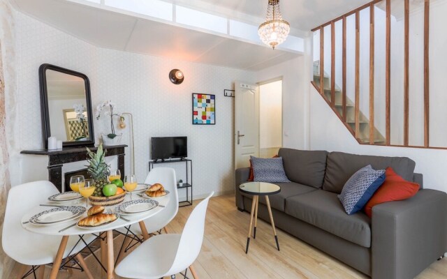 Eiffel Tower - Champ de Mars Apartment