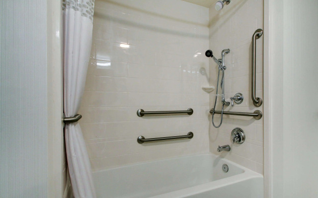 Hampton Inn & Suites Milwaukee West