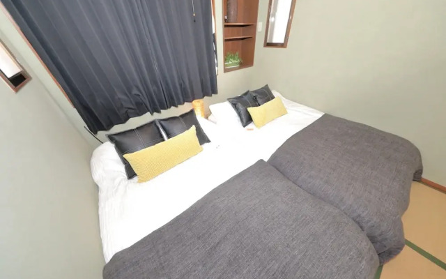 Namba East House01