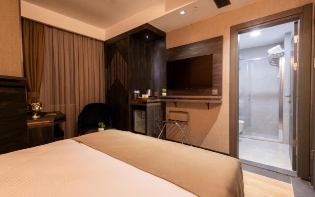 West Door Hotel