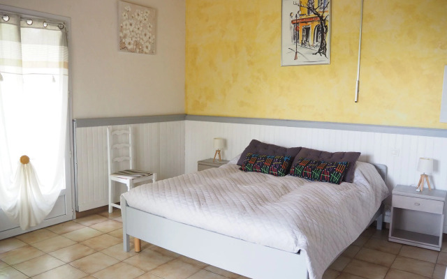 Provencal holiday home with private terrace, Bédoin