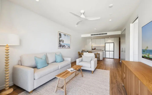 Beachfront 1-bed Flat With Pool & Gym Access