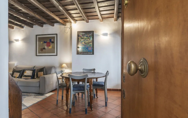 Stylish Flat Domus Aurea