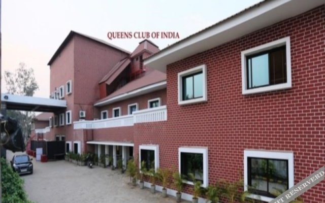 OYO 11939 Hotel Queens Club of India