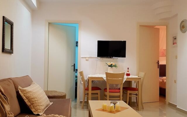 Emmanouil Airport Beach Apartment