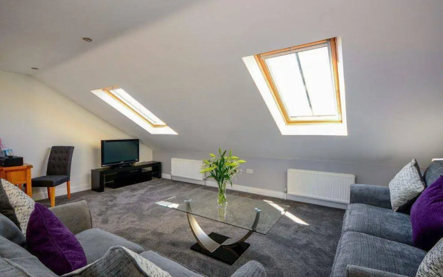 Flat 7 Bluebridge Court