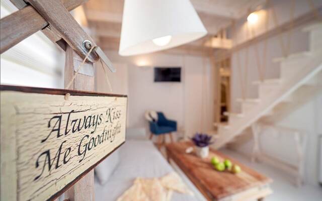 Akrotiri Cycladic Suites