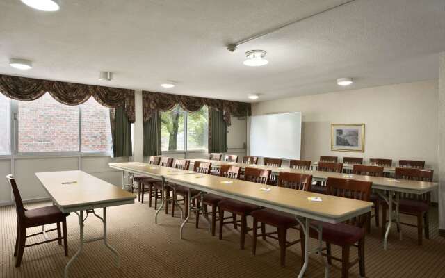 Days Inn by Wyndham Sidney OH