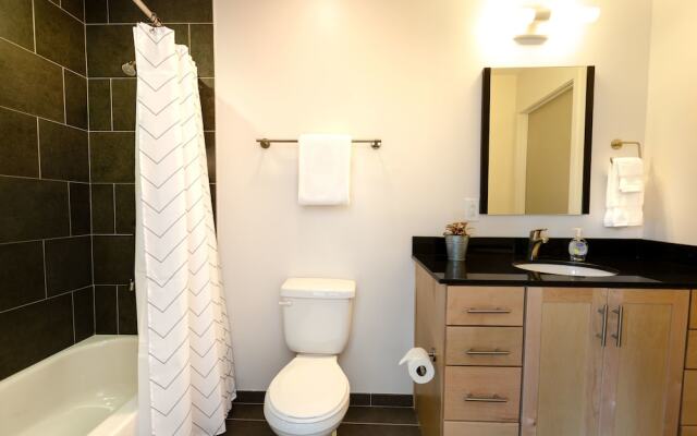 Acklen Luxury Condos by Hosteeva