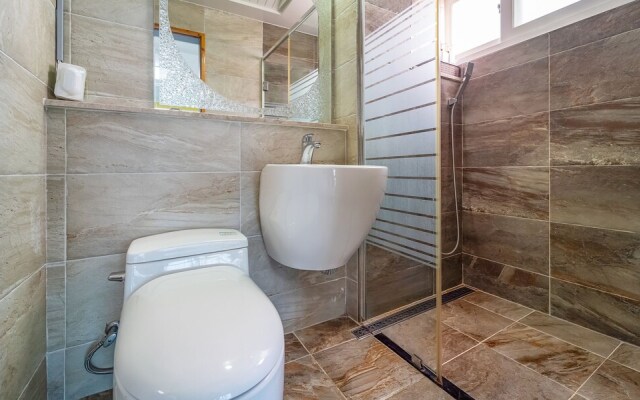 Pohang Pinewave Sea & Spa Pension