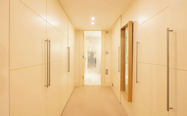 Paddington 7-bed 13-guest Massive House W/patio
