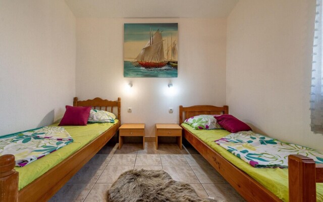 Beautiful Apartment in Vir With 2 Bedrooms and Wifi