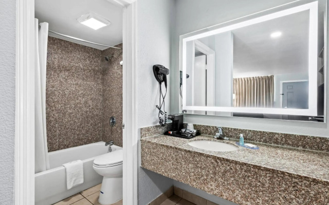 Travelodge by Wyndham New Orleans West Harvey Hotel