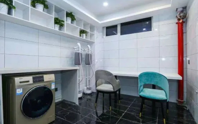 Xiyatu Huayuan Hotel (Zhongshan Ancient Town Lihe Light Rail Station Store)