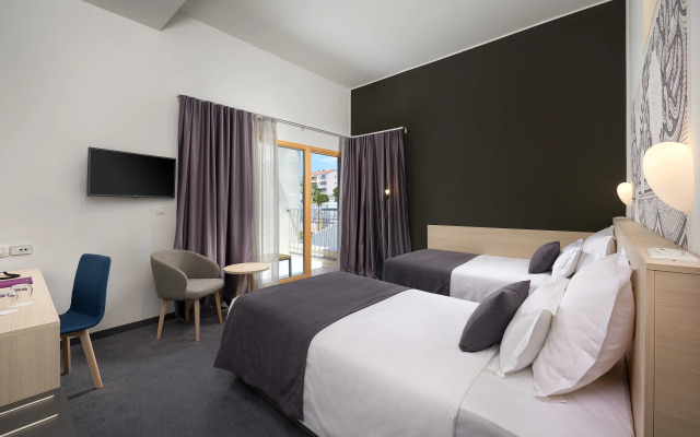 Hotel Salona Palace