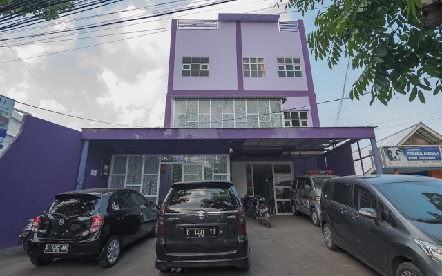 RedDoorz @ Gatot Subroto Street Bandung 2