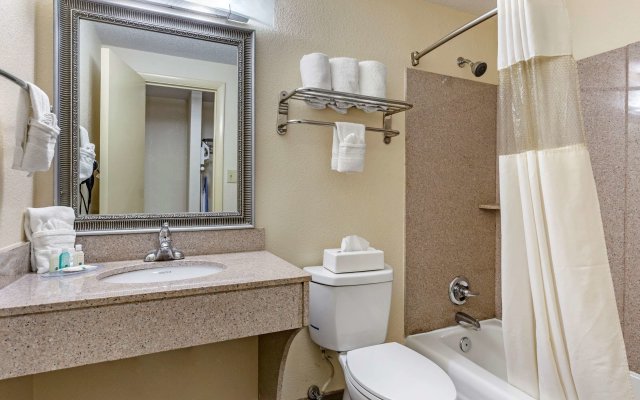 Quality Inn & Suites - Greensboro-High Point