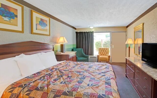 Days Inn Charlotte North-Speedway-UNCC-Research Pa