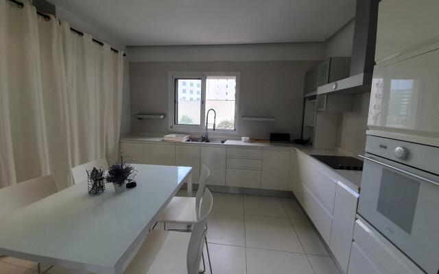 Prestige Luxurious 120m2 Next to UN Offices Lac2