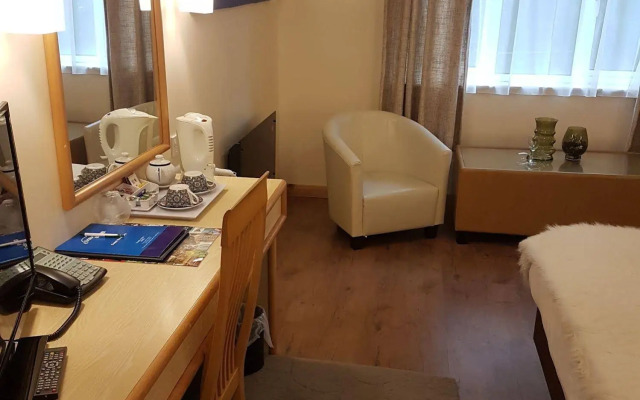 Travel Plaza Hotel