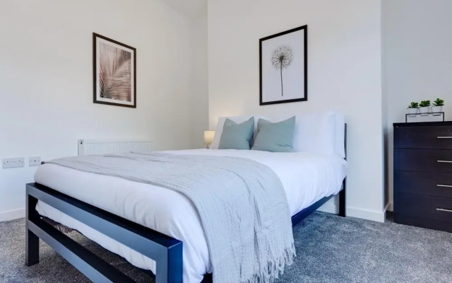 Scarborough 2BR Apt Near Beach & Park
