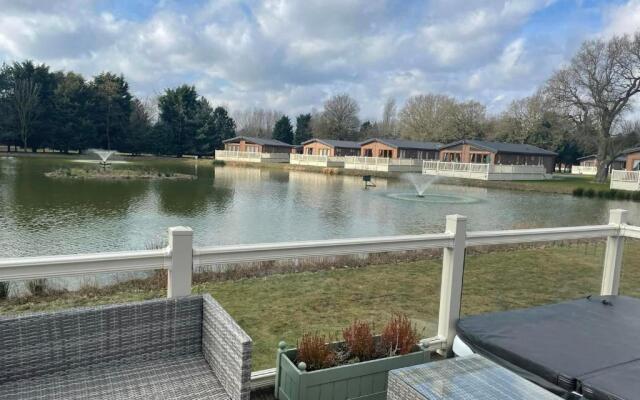 Lakeside Gem with Hot Tub