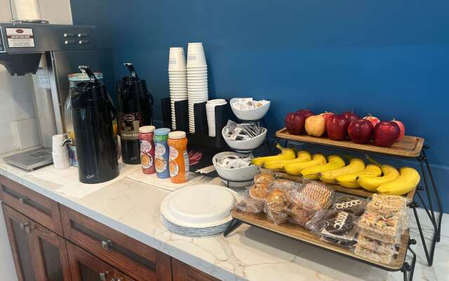 Super 8 by Wyndham Oceanside Downtown