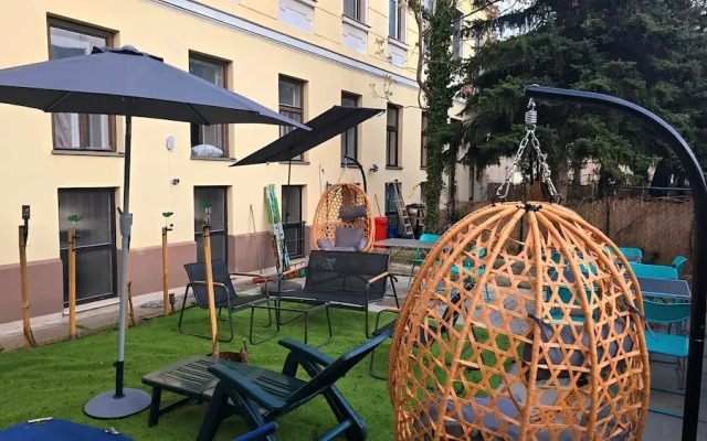 Bright 2BR Apartment Near Danube