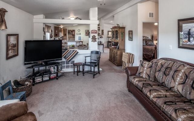 Mountain Top Ranch - Three Bedroom House