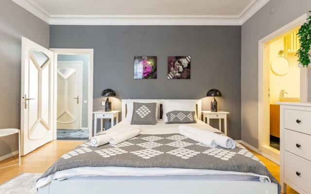 Spacious Apartment on Bagdat Street Kadikoy