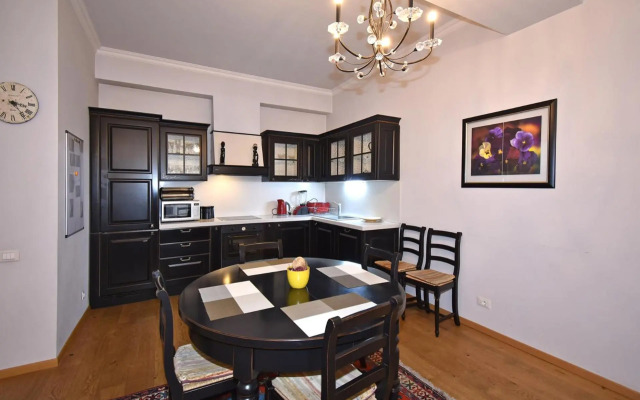 Aram street, 2 bedrooms Beautiful and Spacious apartment DI486